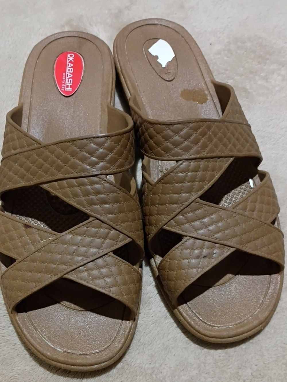 Okabashi Women's Tan Quilted Crisscross Slide Clogs